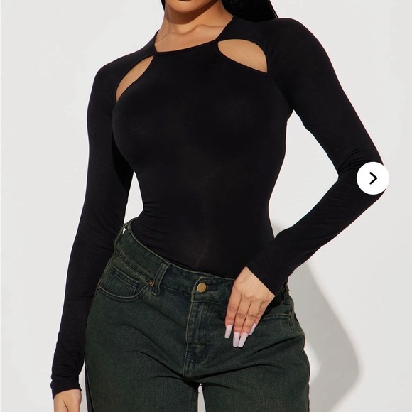 Fashion Nova Tops - Fashion Nova Black Cut-Out Long Sleeve Crop Top
